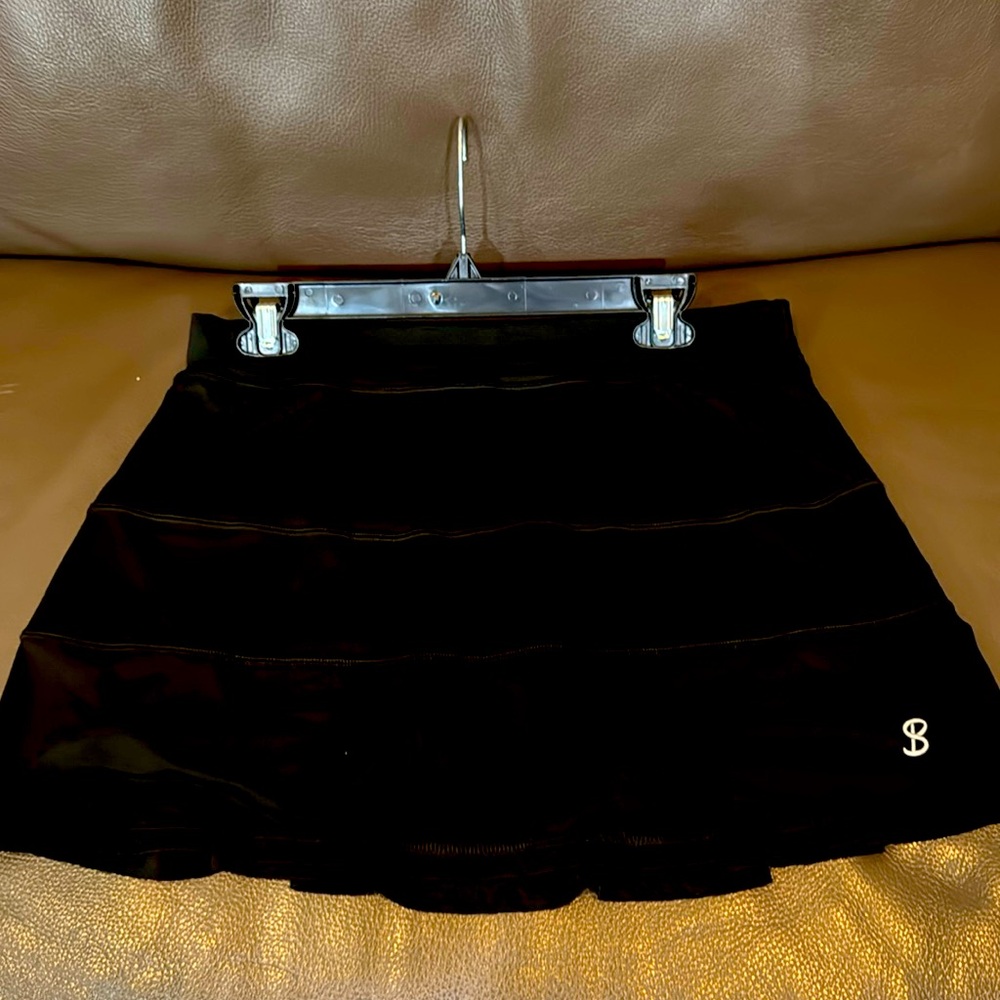 SOFIBELLA Tennis/pickleball Black skirt (skort) NWOT size Large.